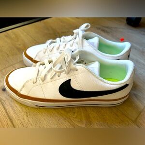 Nike shoes size 9